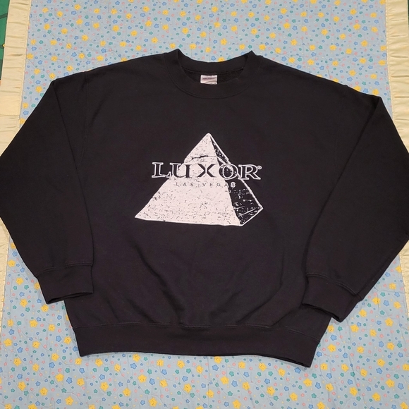 🔺️ Luxor ✨️ Las Vegas 🌵🌞 Sweater Womens Medium Crewneck Sweatshirt Black 🔥 - Picture 1 of 8